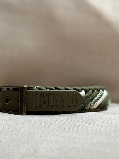 Halsband Frieda in Burgundy am Hund