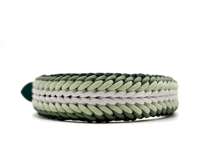 Halsband Drakos in Grün/ Weiß aus Paracord und Biothane