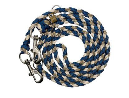 Handgefertigte Hundeleine aus robustem Paracord in Blau, Beige und Naturtönen mit 2 stabilen Metallkarabinern und 3 Metallringen – hochwertig und langlebig.